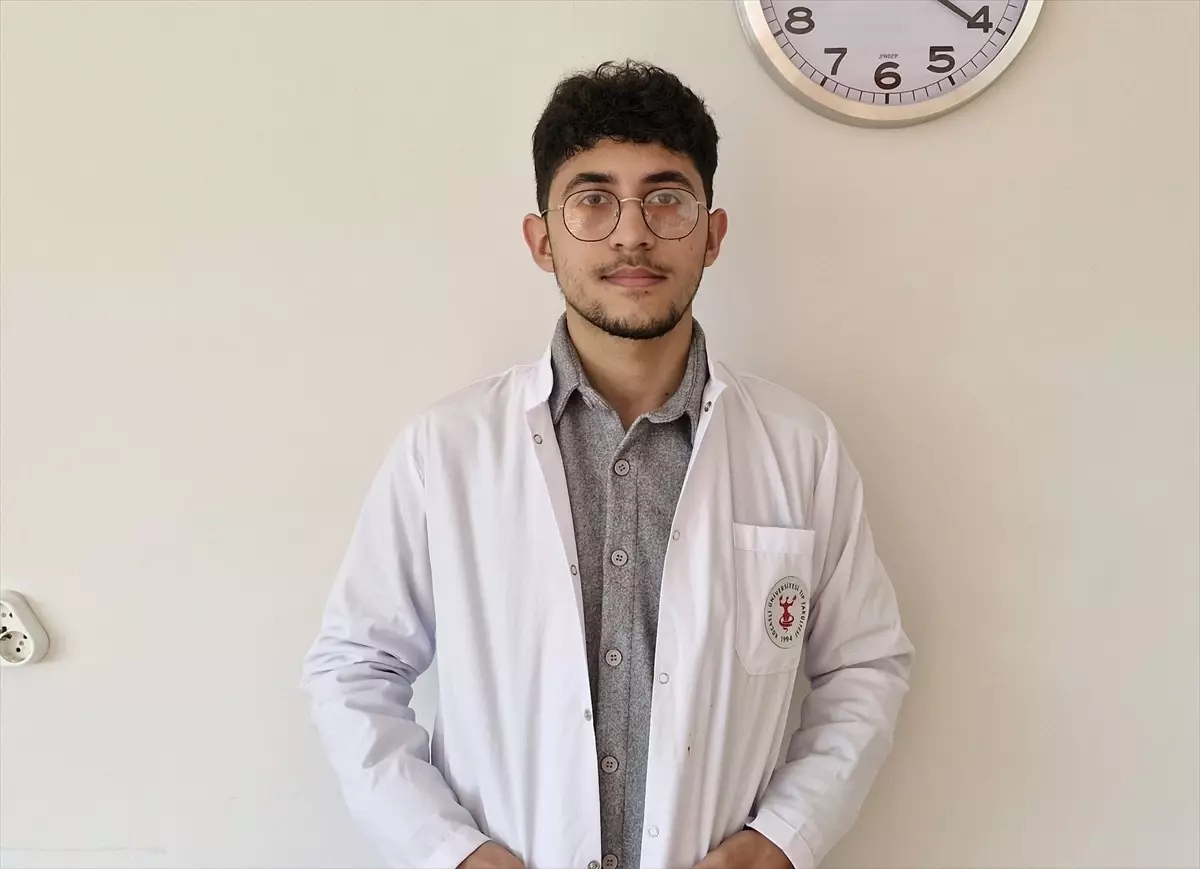 Kocaeli Üniversitesi Öğrencisi Futbolcu Olma Hedefiyle Mücadele Ediyor