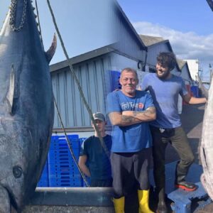 dev balik aglara takildi 1000 kisiyi doyuracak AIAB41fN