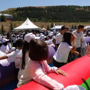 tugva yaz okullari kapanisinda genclik festivali Fdzjy8ff