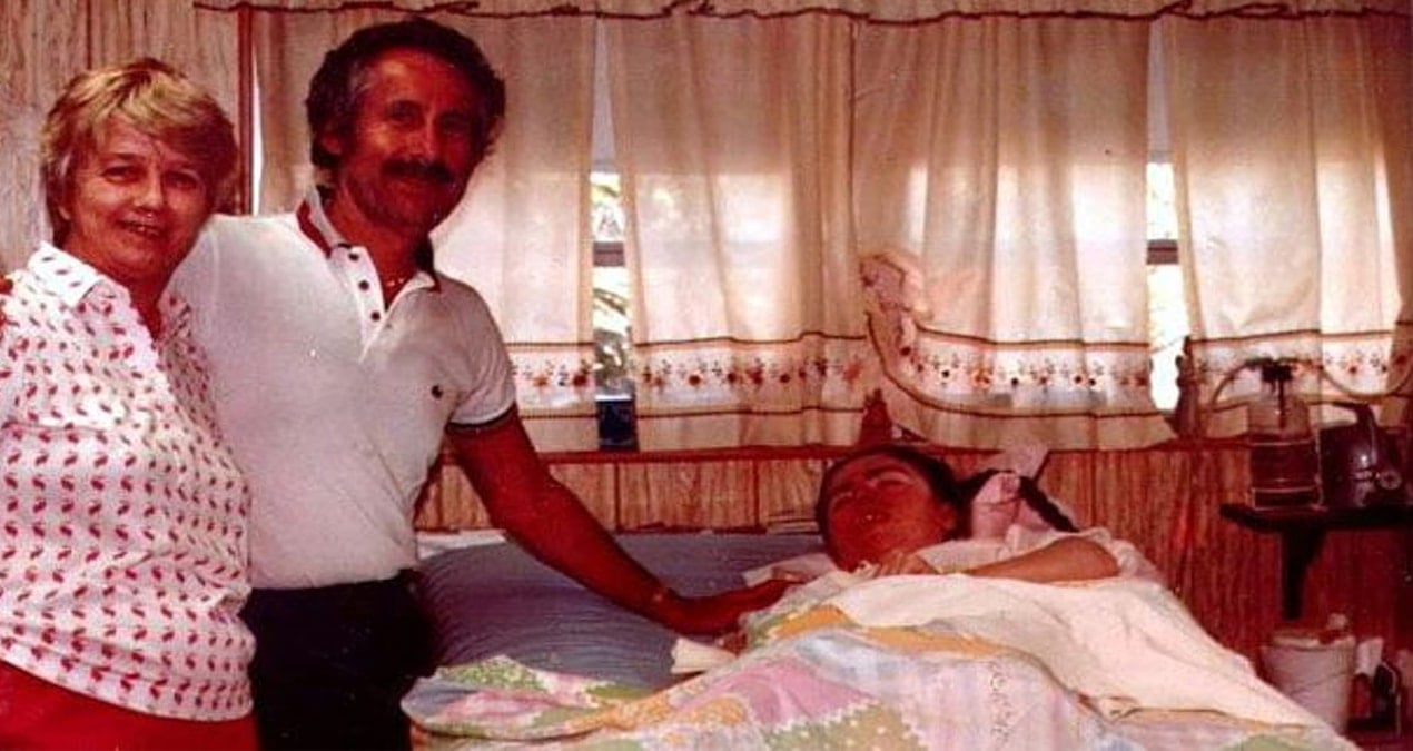 42 yil komada kaldi mezar tasina yazdirdigi 3 kelime herkesi aglatti mnTACfQE