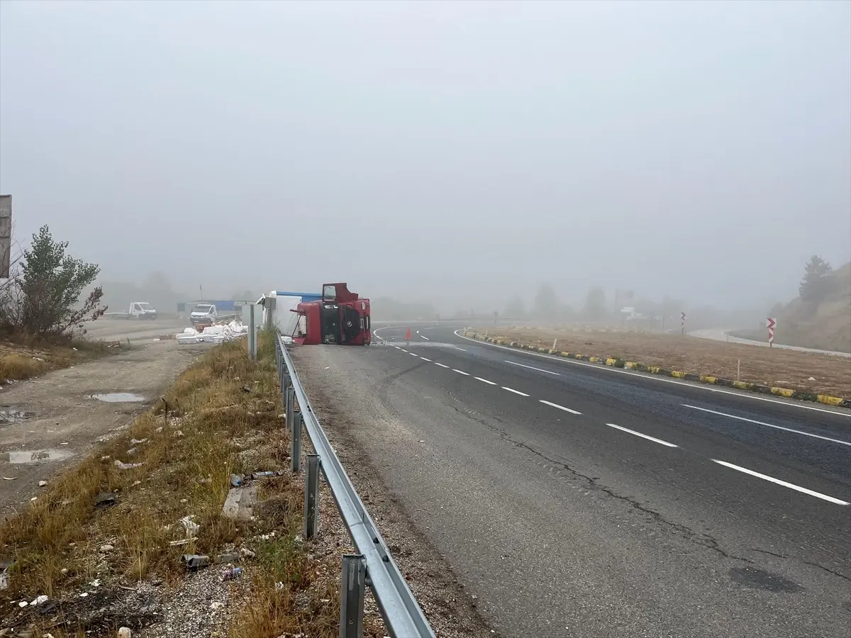 cerkeste tir devrildi surucu yaralandi WxLpKZCX