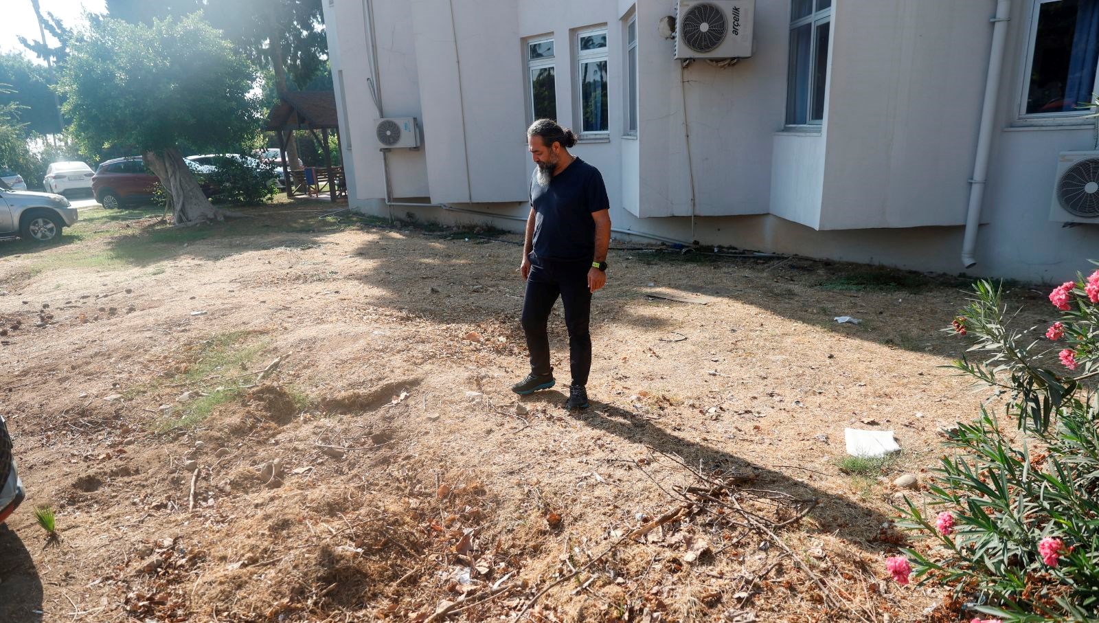 dort yil once topraga gommuslerdi simdi cikaracaklar boyu tam 14 metre HwnxMT1X