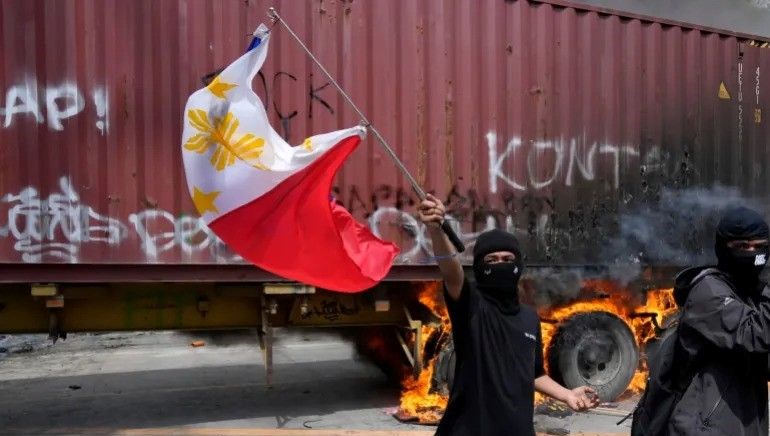 filipinlerde yolsuzluk skandali protestolari catismalar yasandi zlGhQBRa