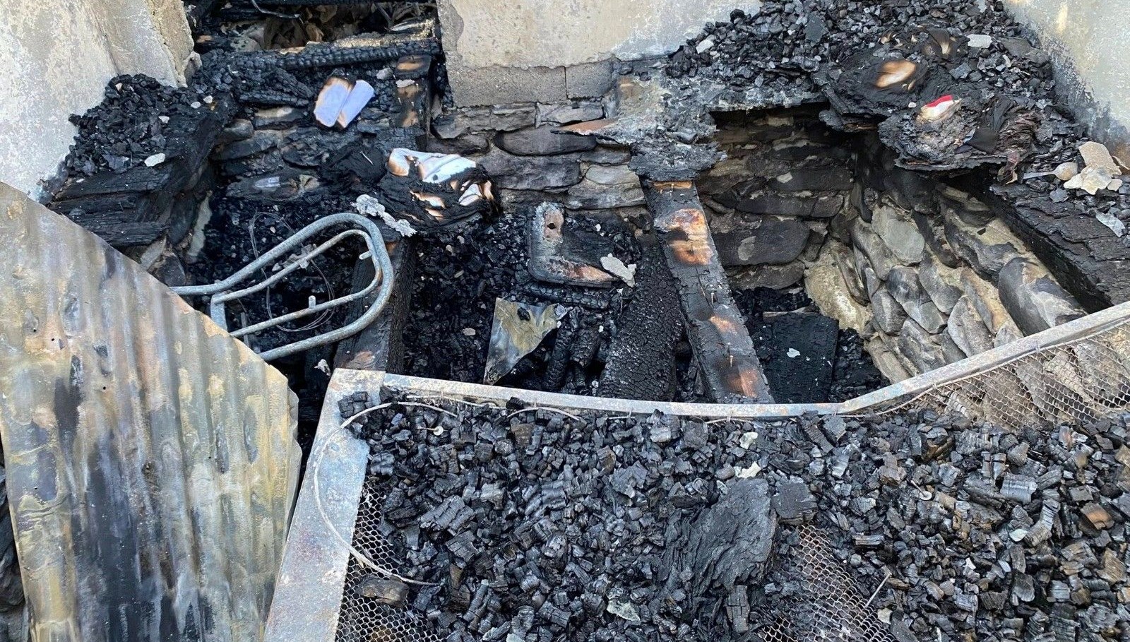 sinoptaki yanginda ev kullanilamaz hale geldi cM5xmiWk