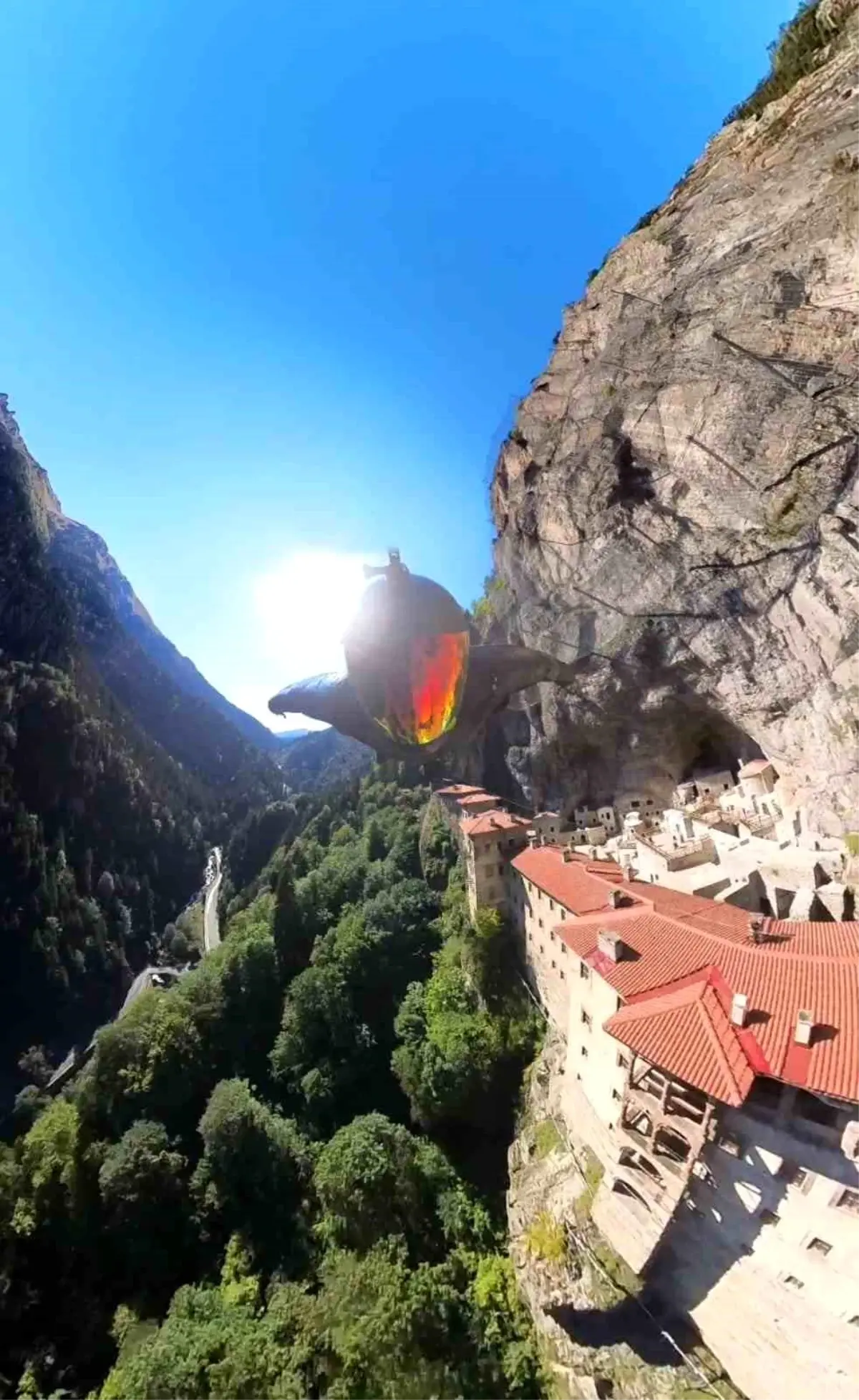 sumela manastirinda ilk wingsuit ucusu mgpHCejs