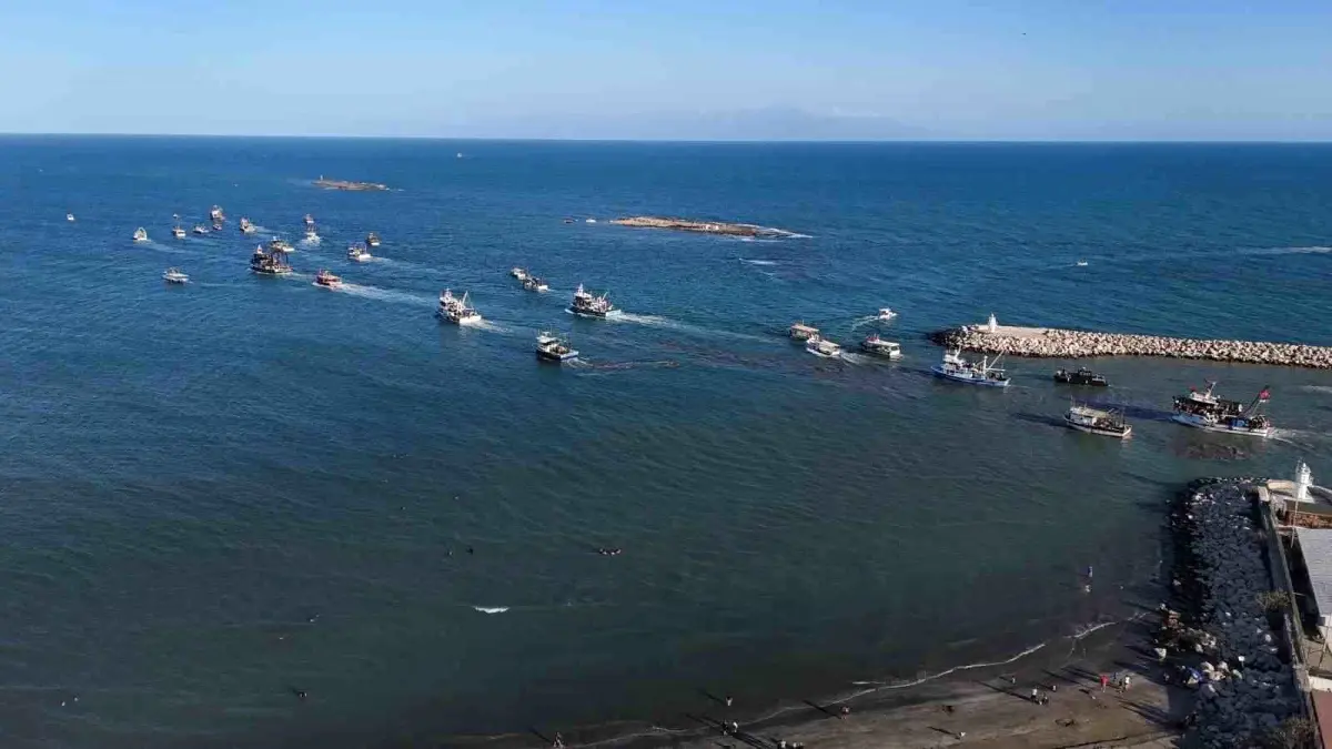 adanada israile protesto kuresel sumud filosuna destek gosterisi B8xIZDwk