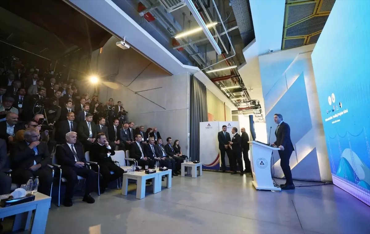 bakan bayraktar son 23 yilda yenilenebilir enerjideki devrimde heslerin onemli rol oynadigini belirtti gPX6MGDr