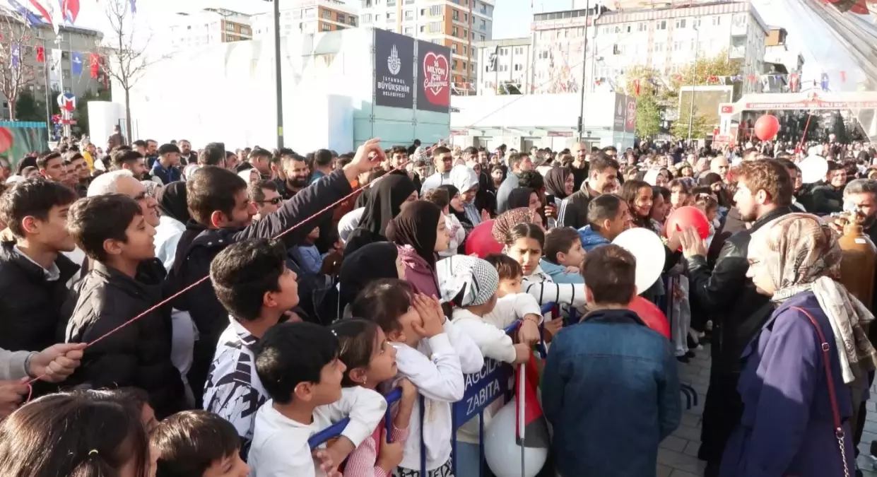 dunya kiz cocuklari gununde gazzeye destek balonlari gokyuzune birakildi T5NuvT7B.jpg