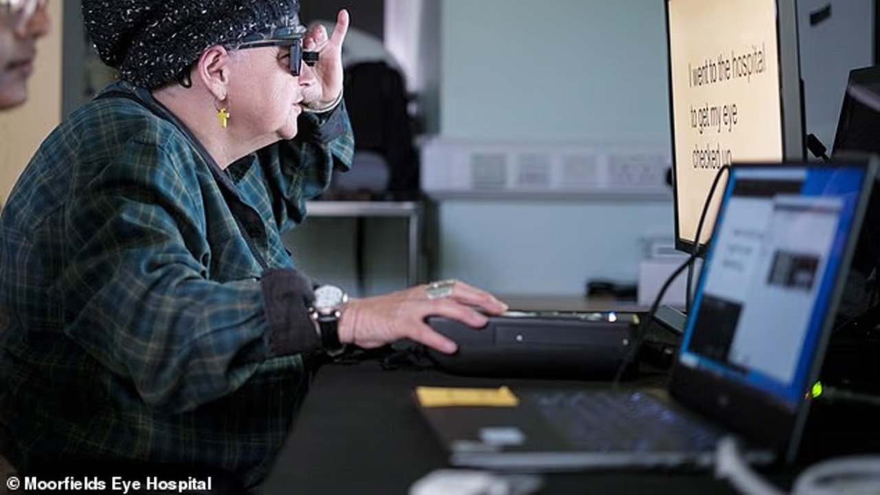 gozun arkasina yerlestiriliyor gorme engellilerin okumasini saglayan cip gelistirildi PdM8HSAK.jpg