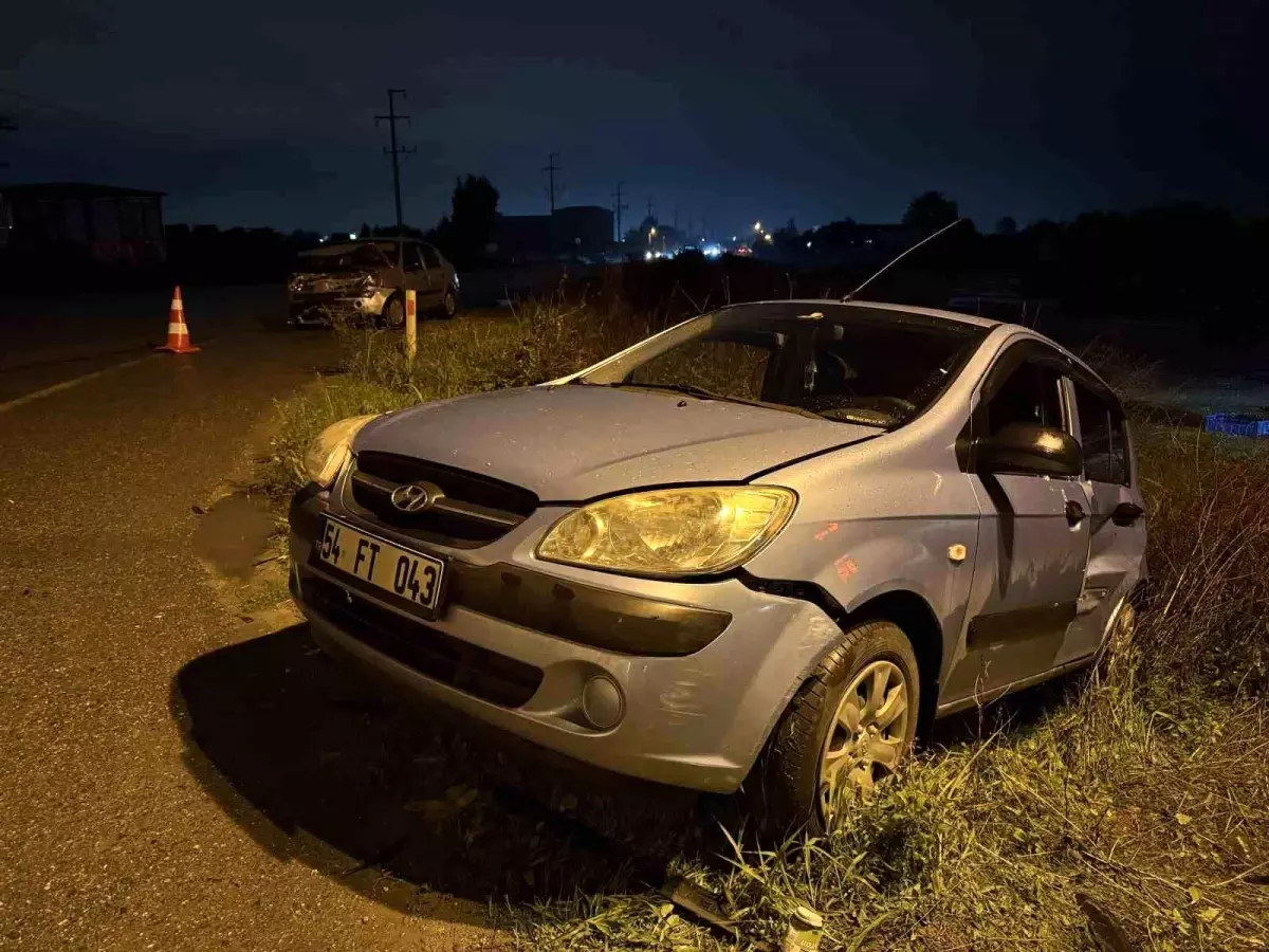 sakaryada iki otomobil carpisti 3 yarali qLs4m3IZ.jpg