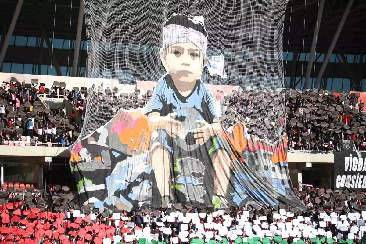 sivasspor taraftarindan anlamli koreografi blNAWesd