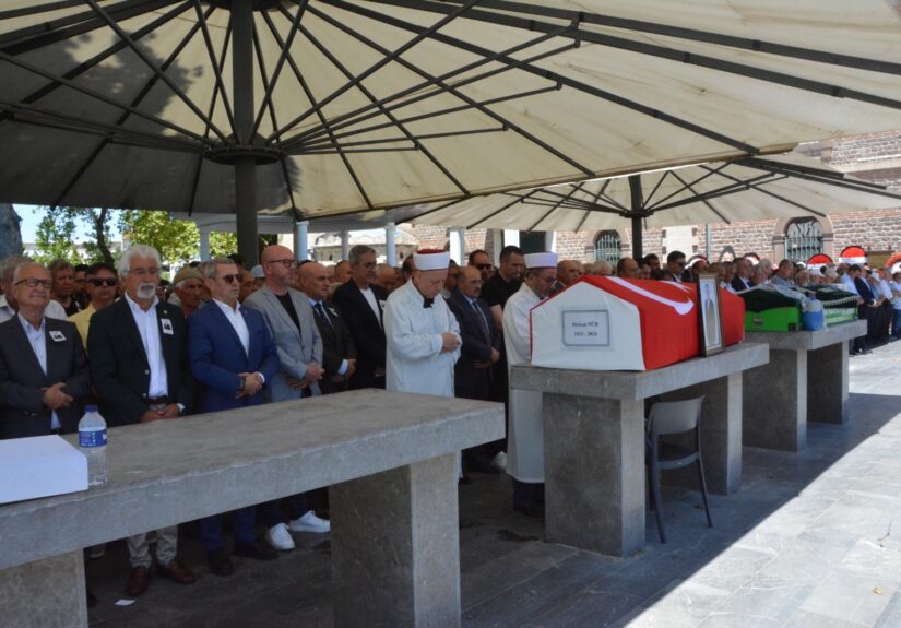 Eski milletvekili Orhan Sür'ün cenazesi Balıkesir'de toprağa verildi